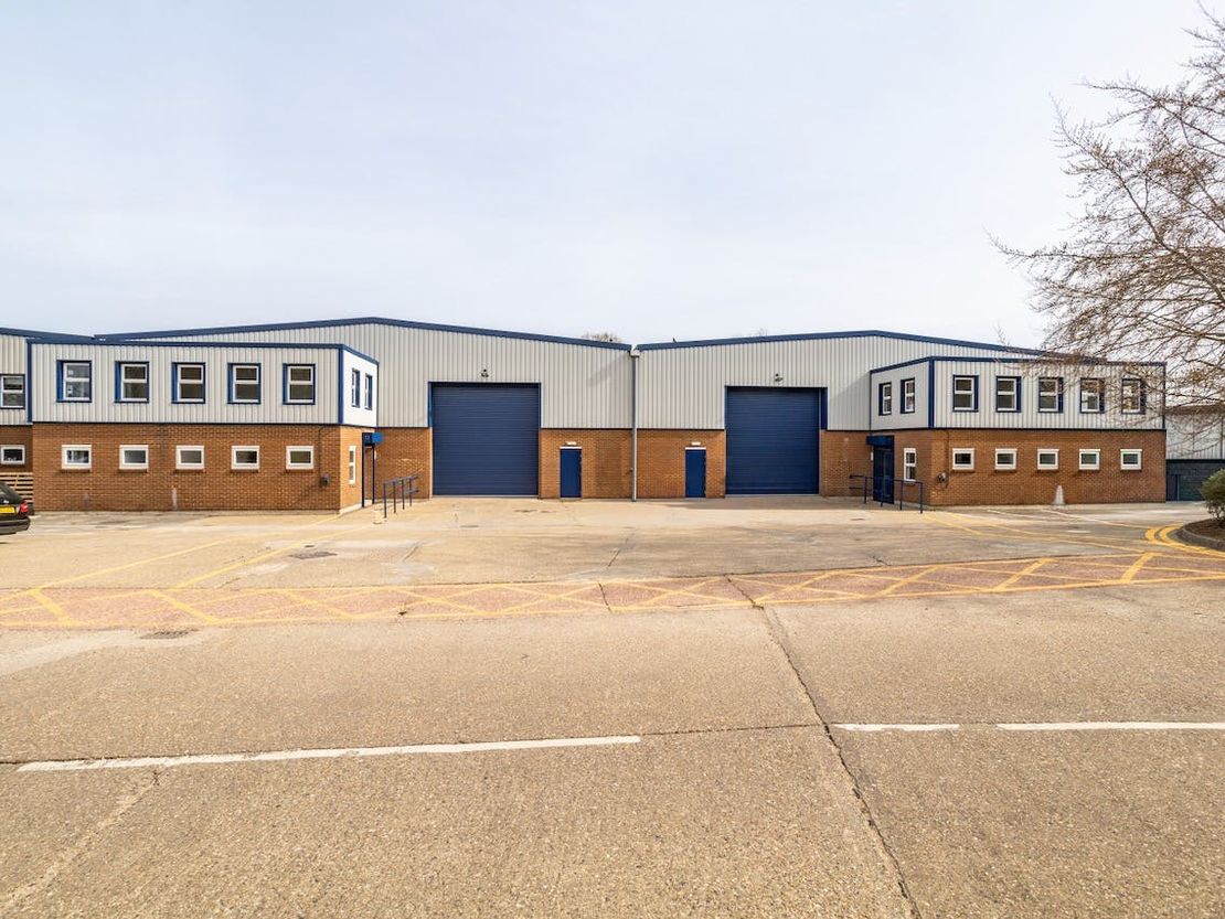 Unit 1 Walter Lawrence Trading Estate, Lawrence Industrial Estate, Dunstable, LU6 1BD