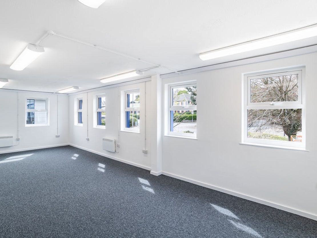 Unit 1 Walter Lawrence Trading Estate, Lawrence Industrial Estate, Dunstable, LU6 1BD