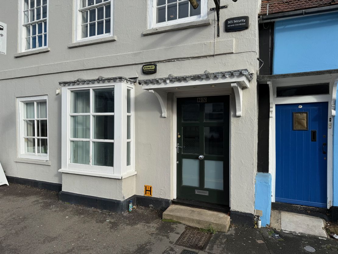 20 Aylesbury End, Beaconsfield, Buckinghamshire, HP9 1LW