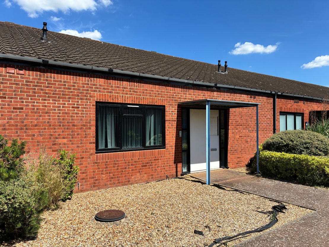 Unit 17, Walker Avenue, Wolverton Mill, Milton Keynes, MK12 5TW