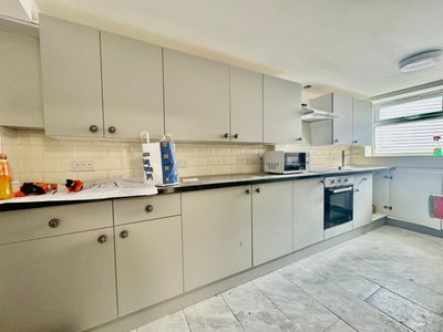 Property Image for 2-4 Park Street, Luton, Bedfordshire, LU1 3EP