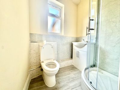 Property Image for 2-4 Park Street, Luton, Bedfordshire, LU1 3EP