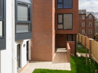 Property Image for PAVILLION HOUSE, St. Michaels Lane, Leeds, West Yorkshire, LS6