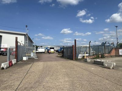 Property Image for 80 Camford Way, Luton, LU3 3AN
