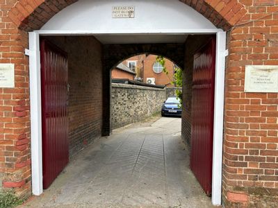 Property Image for 90 High Street, Newmarket, CB8 8FE