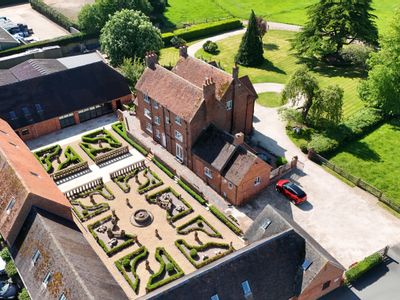 Property Image for The Fosse, Fosse Way, Leamington Spa, Warwickshire, CV31 1XN