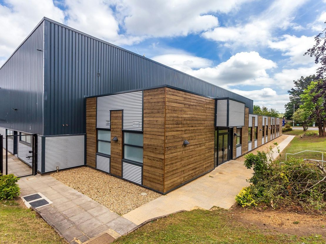 Unit 11 Woodside Industrial Estate, Humphrys Road, Dunstable, LU5 4TP