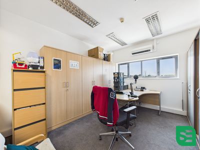 Property Image for 320 Selbourne Road, Luton, Bedfordshire, LU4 8NU