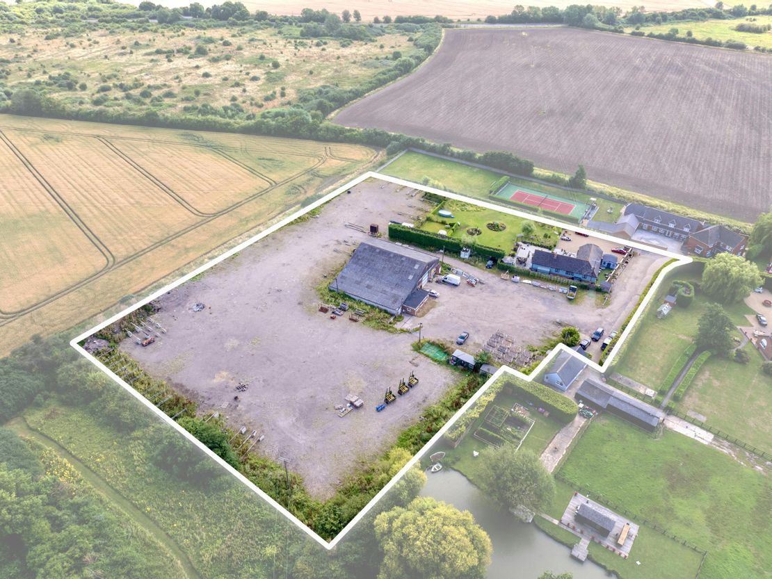 Jakins Yard, Barton Road, Kitchen End, Silsoe, MK45 4QT