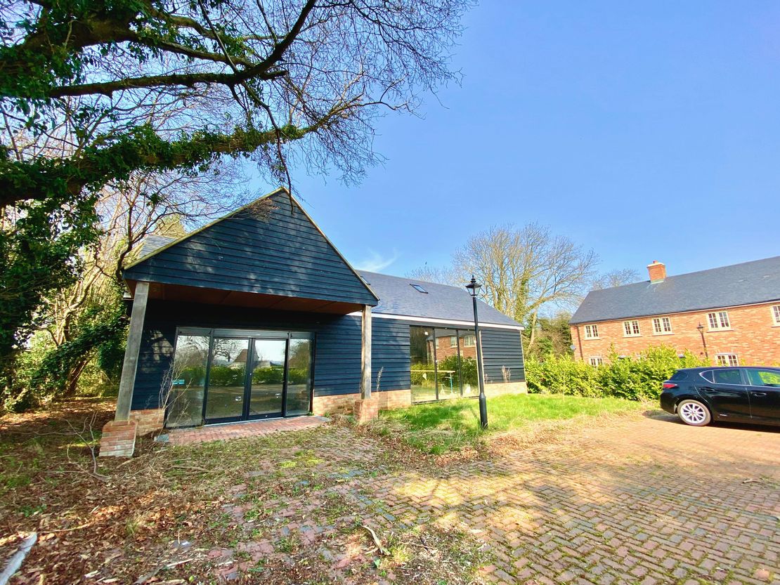 Bell Cottage, Dunstable Road, Studham, LU6 2QG