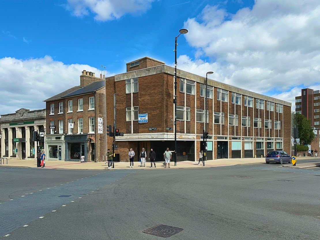 The Bank, 4 High Street North, Dunstable, LU6 1JU