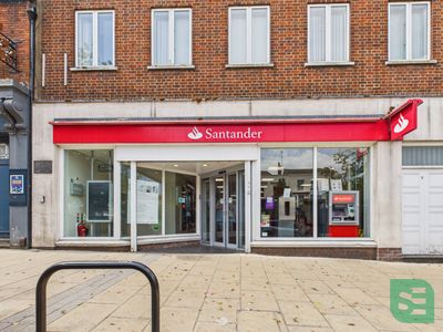 Property Image for 11 High Street North, Dunstable, Bedfordshire, LU6 1HY
