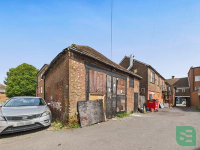 Property Image for R/o 13 High Street North, Dunstable, Bedfordshire, LU6 1HX