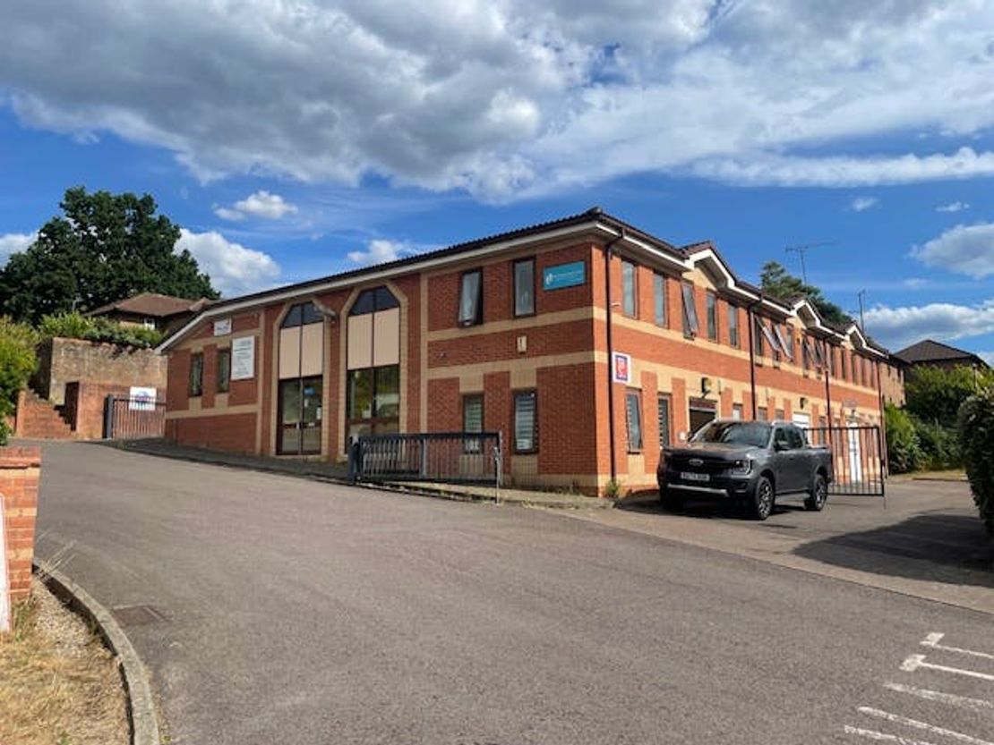 Unit 8, Forest Park Business Units, Bracknell, RG12 0XQ