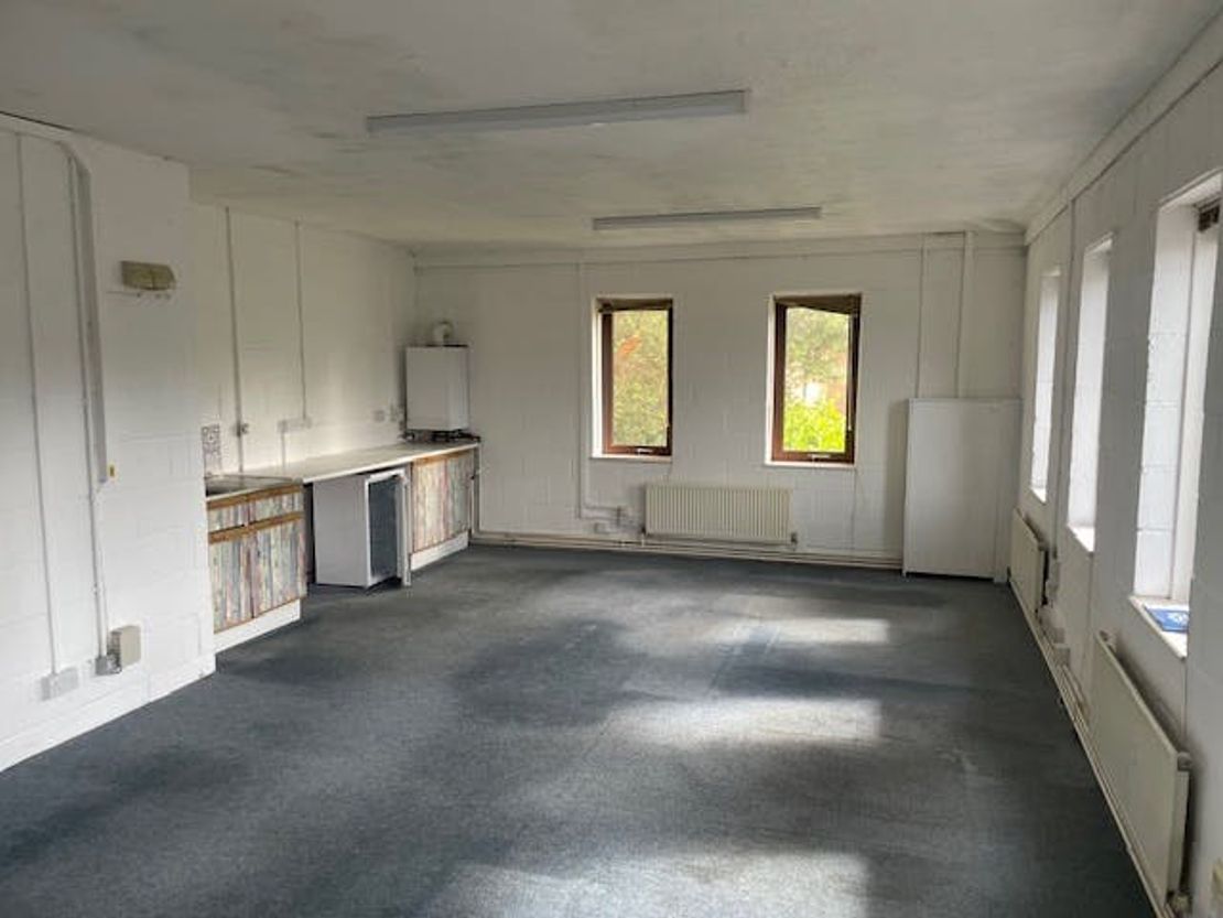 Unit 8, Forest Park Business Units, Bracknell, RG12 0XQ