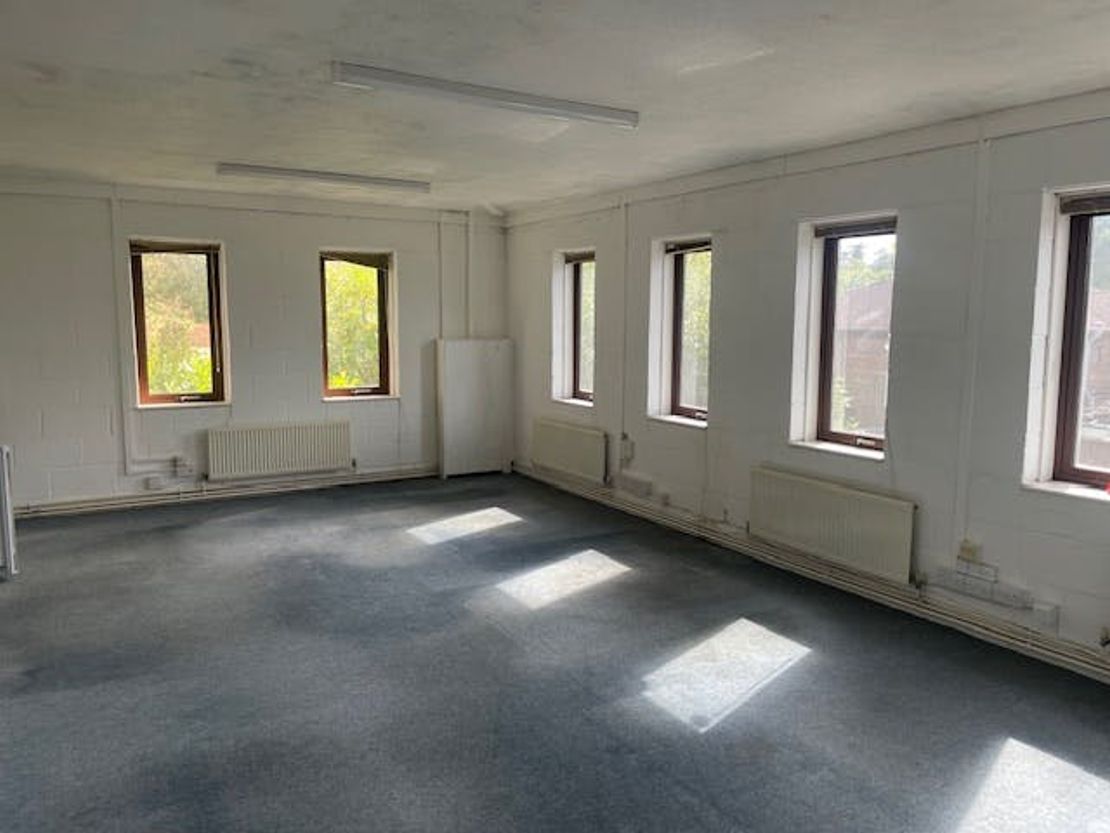 Unit 8, Forest Park Business Units, Bracknell, RG12 0XQ