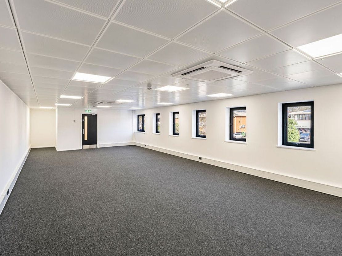 Units 3 & 4, Bracknell Business Centre, Downmill Road, Bracknell, RG12 1QS