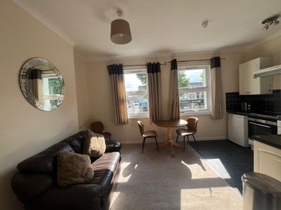Property Image for 140-142 Caversham Rd, Reading RG1 8AZ