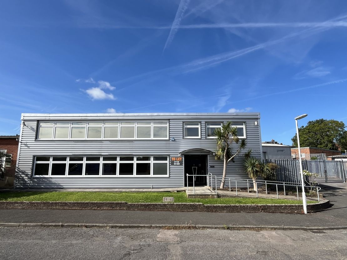 1 Charlwoods Place, Charlwood Road, East Grinstead, West Sussex, RH19 2HY