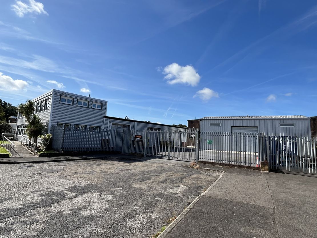 1 Charlwoods Place, Charlwood Road, East Grinstead, West Sussex, RH19 2HY