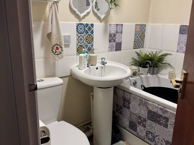 Property Image for Flat 10, Tiree House, Franklin Avenue, Slough, Berkshire, SL2 1DJ