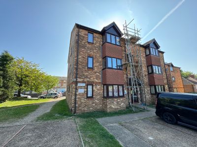Property Image for Flat 10, Tiree House, Franklin Avenue, Slough, Berkshire, SL2 1DJ