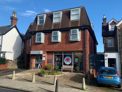 Property Image for 35 Lavant Street, Petersfield, GU32 3EL