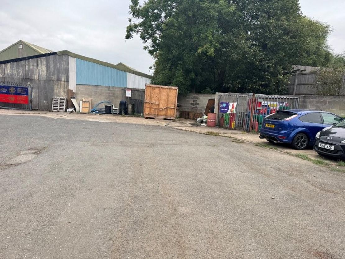 141-143 Wakefield Road, Scissett, Huddersfield
