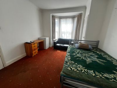 Property Image for 184 Caversham Road, Reading, Berkshire, RG1 8AZ