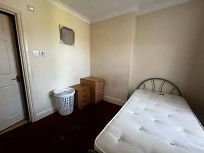 Property Image for 184 Caversham Road, Reading, Berkshire, RG1 8AZ