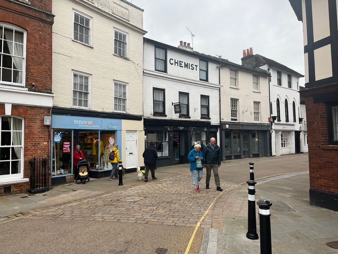 2 Church Street, Romsey, Hampshire, SO51 8BU