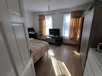 Property Image for 124 High Road Leyton, London, Greater London, E15 2BX