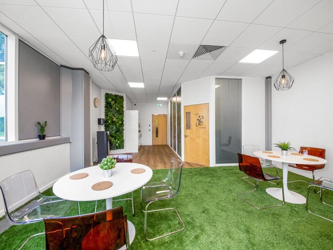 1 Heathrow Boulevard, Bath Road, Heathrow, UB7 0DQ