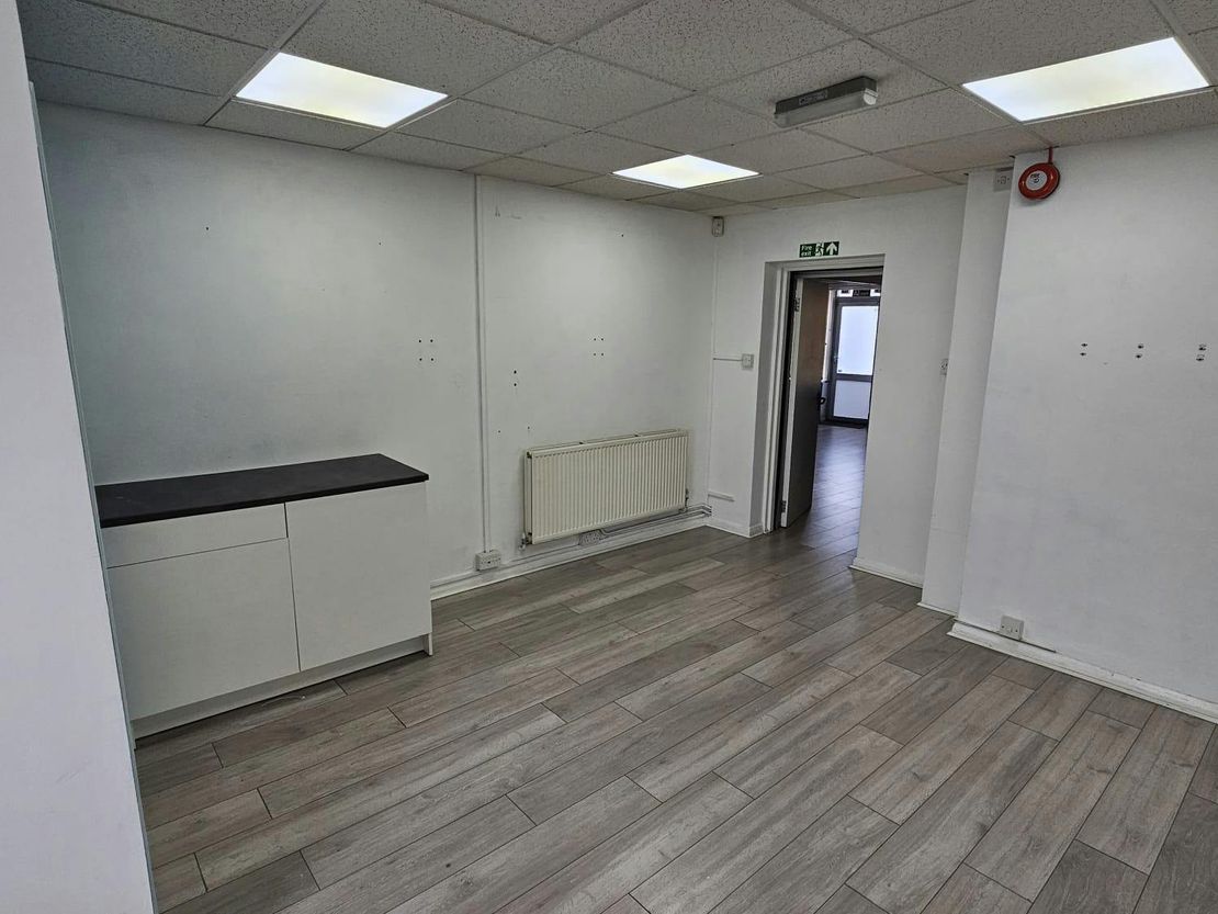 207 Lower Church Road, Burgess Hill, RH15 9AA