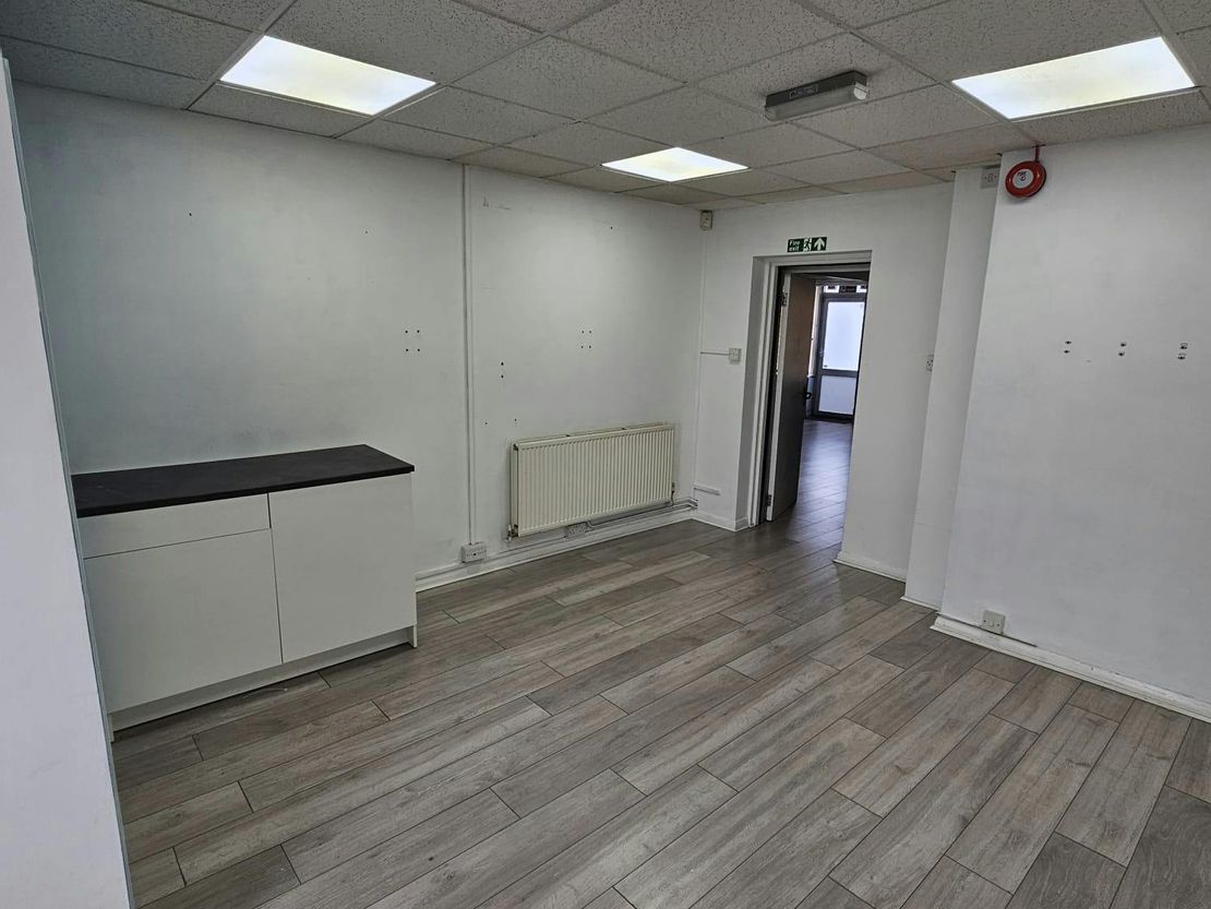 207 Lower Church Road, Burgess Hill, RH15 9AA