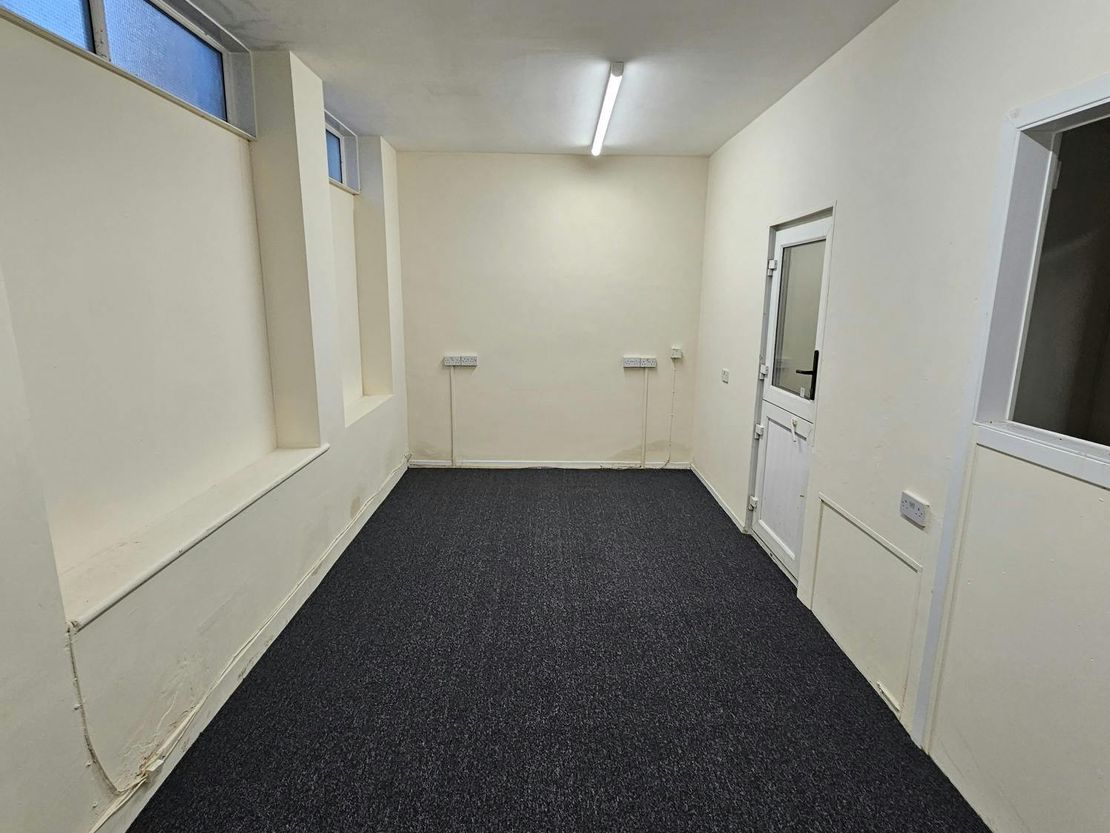 Shop 2, Lexden Lodge, Crowborough Hill, Crowborough, TN6 2EG