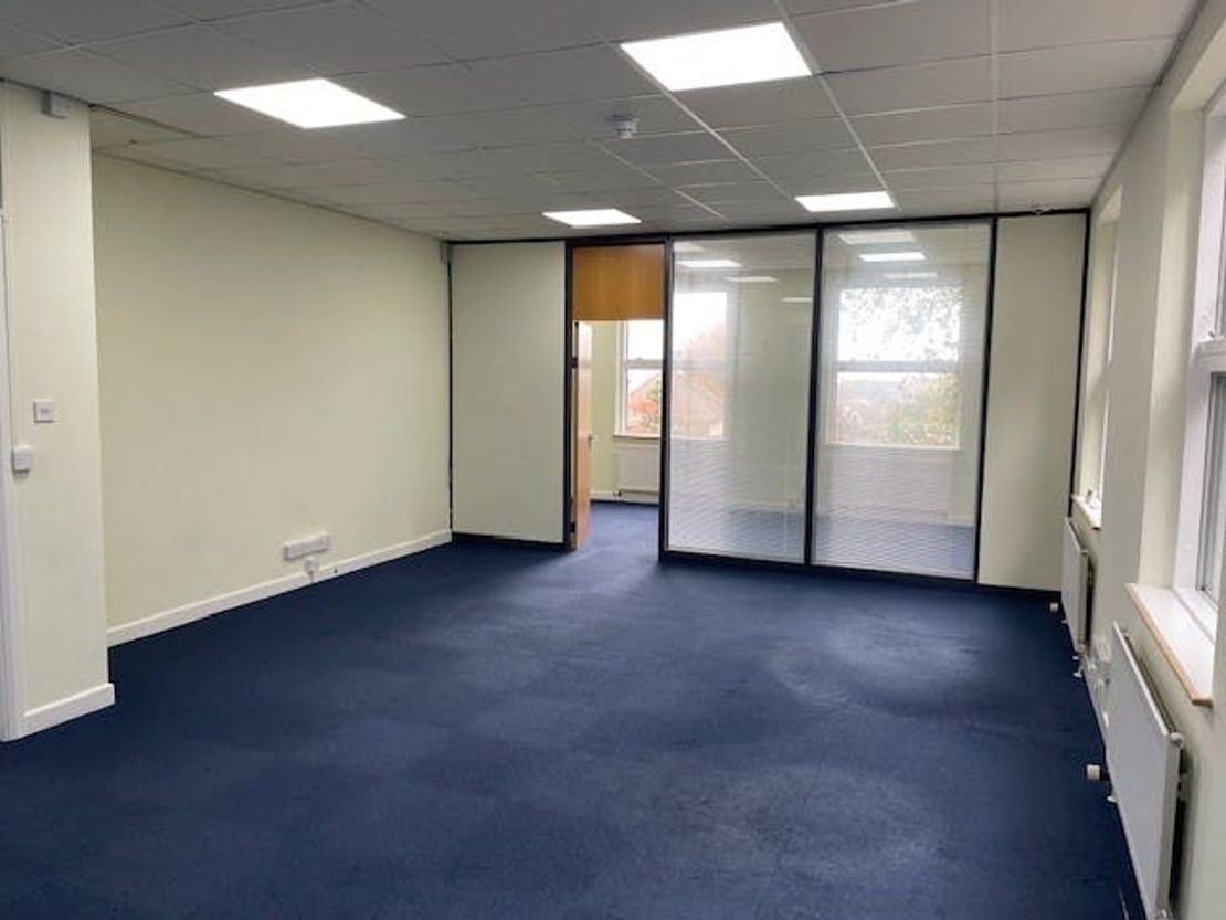 6 Warren Court, Park Road, Crowborough, TN6 2QX