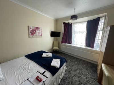 Property Image for 130 Railway Terrace, Rugby, Warwickshire, CV21 3HE