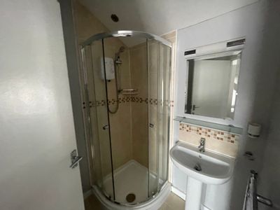 Property Image for 130 Railway Terrace, Rugby, Warwickshire, CV21 3HE