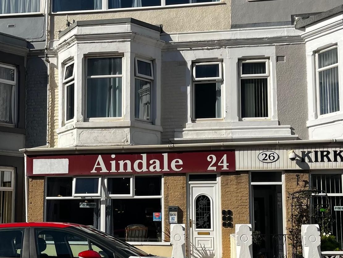 Aindale Hotel, 24 Palatine Road, Blackpool, FY1