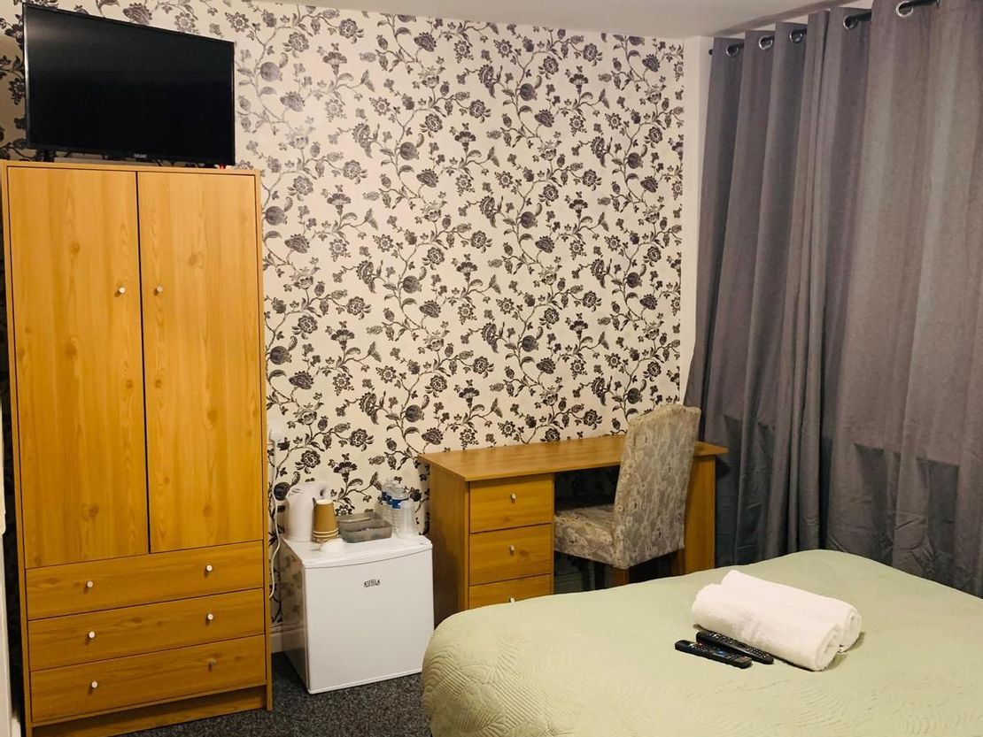 Aindale Hotel, 24 Palatine Road, Blackpool, FY1