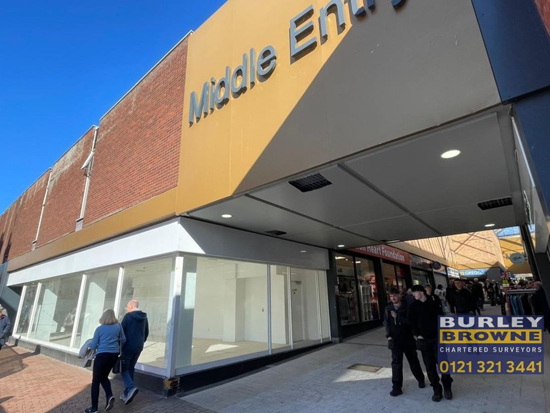 10/11 Middle Entry Shopping Centre, Market Street, Tamworth, Staffs, B79 7NJ