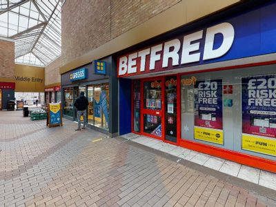 Property Image for 10/11 Middle Entry Shopping Centre, Market Street, Tamworth, Staffs, B79 7NJ