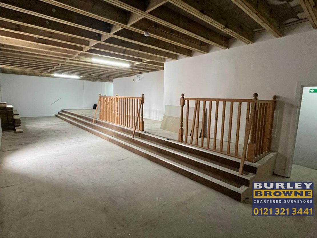 10/11 Middle Entry Shopping Centre, Market Street, Tamworth, Staffs, B79 7NJ