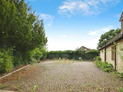 Property Image for 654-656 Kenilworth Road, Balsall Common, Coventry, CV7 7DY