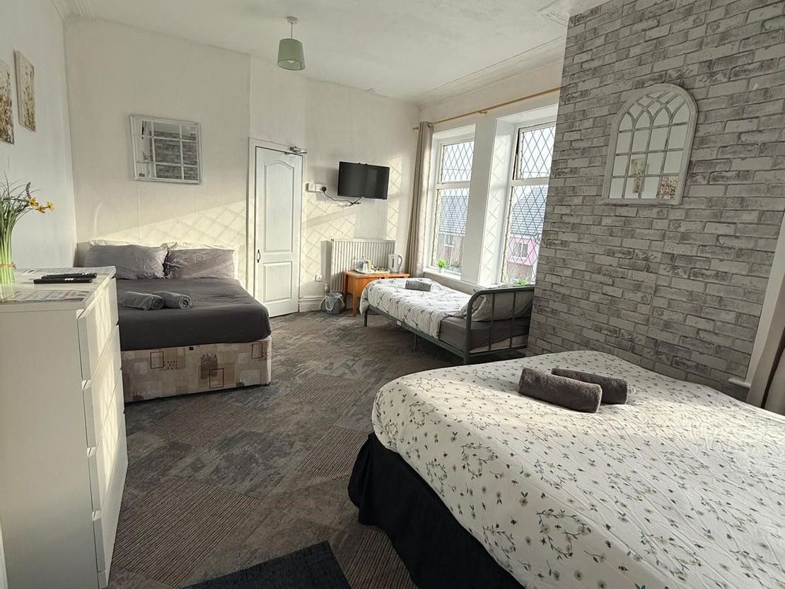 Leatham Park Hotel, 21 Tyldesley Road, Blackpool, FY1