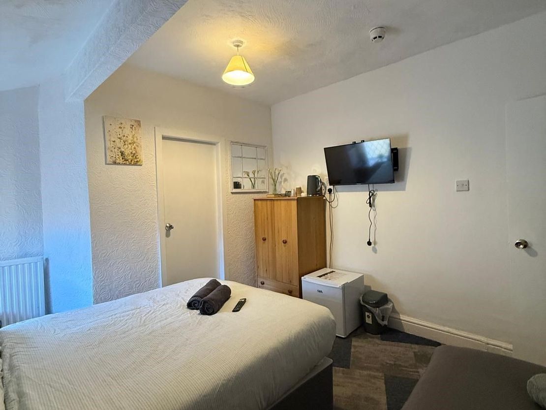 Leatham Park Hotel, 21 Tyldesley Road, Blackpool, FY1