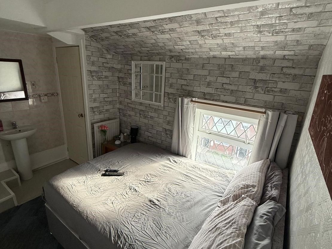 Leatham Park Hotel, 21 Tyldesley Road, Blackpool, FY1