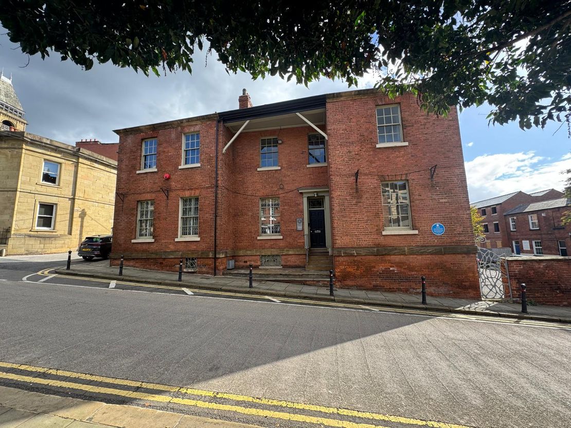 32 Cheapside & 5-7 Cliff Parade, Wakefield, WF1 2TF