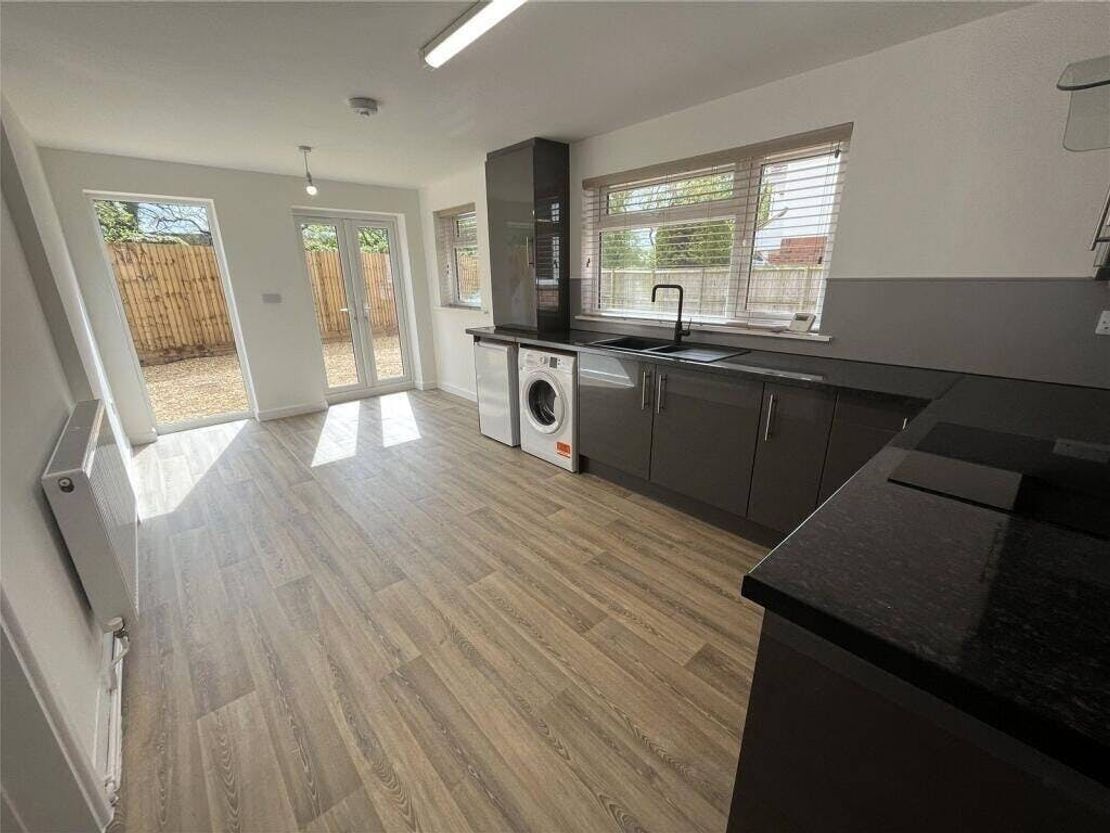 Tidbury Green Garage, Lowbrook Lane, Earlswood, Solihull, B90 1QR